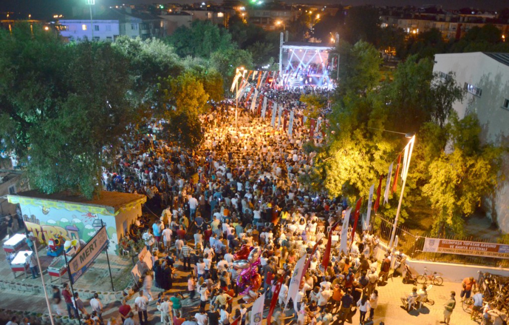 Silivri Belediyesi Festival Sahnesi afi�